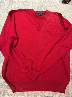 Men’s Embassy Row Wool Red V-Neck Sweater Made in Italy size L